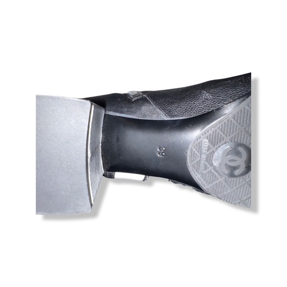 Chanel 2018 Interlocking CC Logo Chelsea Boots - Picture 3 of 7